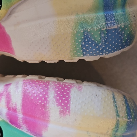 Tie Dye Lined Crocs - Picture 8 of 12